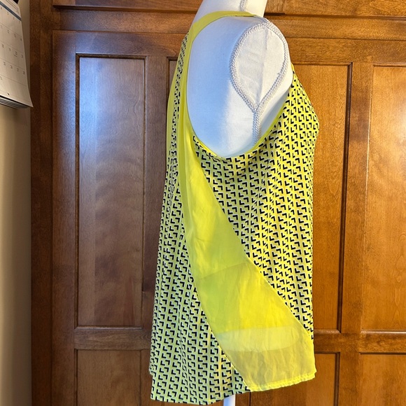 Worthington Womens Butter Yellow Black Tank Top VNeck Athletic Back Sz L - Picture 3 of 12